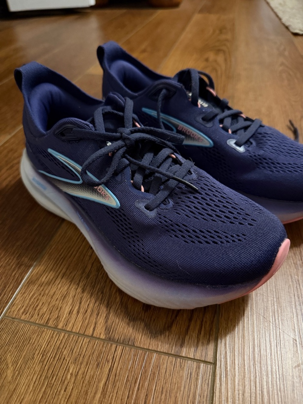 Brooks Women's Navy glycerin 22 size 7.5